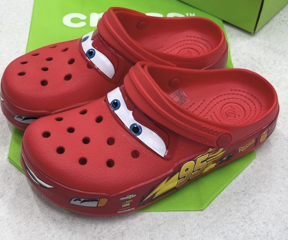Crocs de personajes animados — foto 4